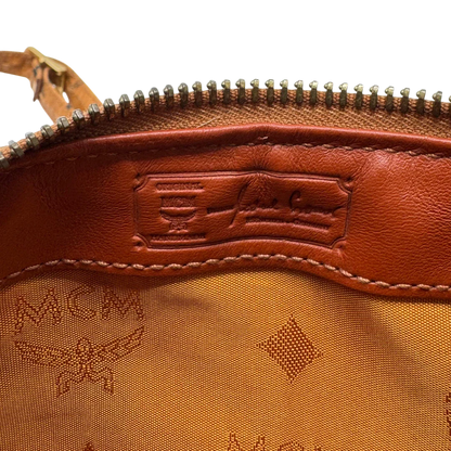 https://cdn.shopify.com/s/files/1/0564/9376/8855/files/MCM_Handtasche_Mini_Boston_mit_Umhangegurt_visetos_braun_20_bfc5d38d-57a9-48cc-9250-e02a6de8c848.webp?v=1784245891