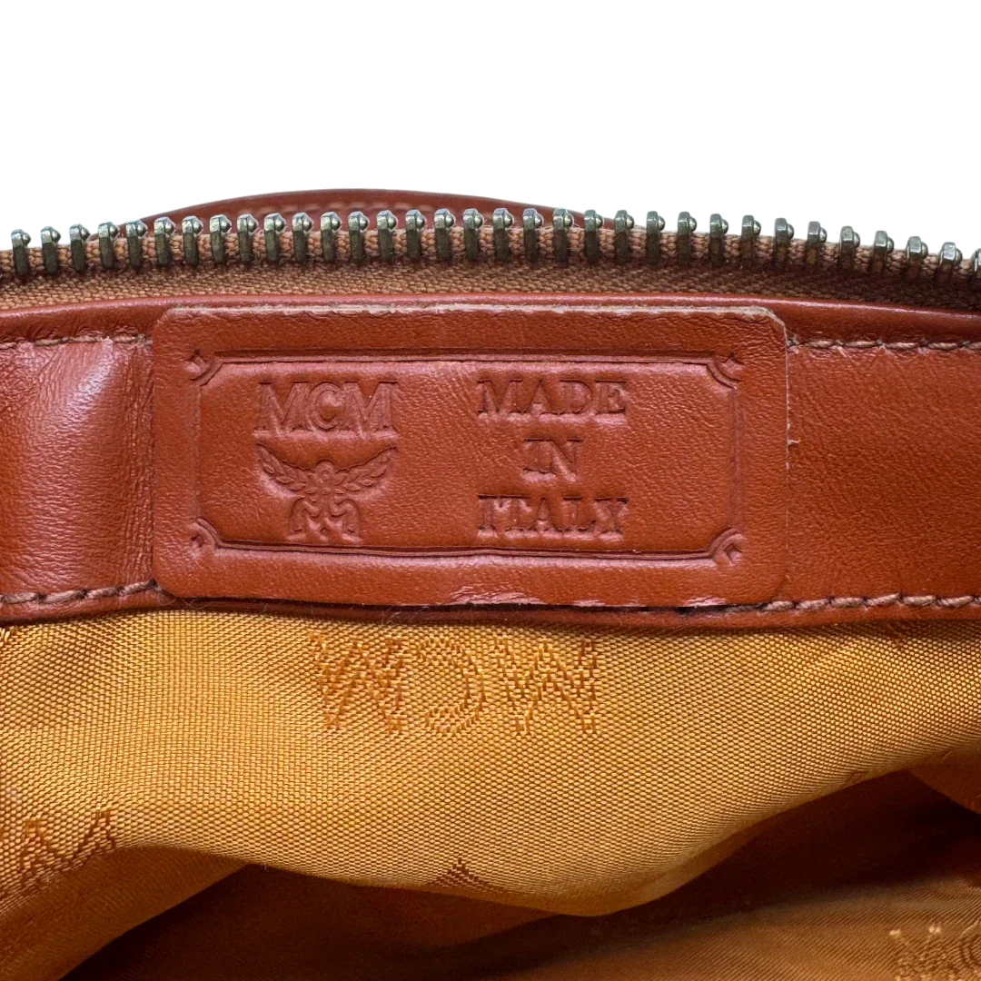 https://cdn.shopify.com/s/files/1/0564/9376/8855/files/MCM_Handtasche_Mini_Boston_mit_Umhangegurt_visetos_braun_21_4ffdab55-6bdd-4787-8a54-bdd25a523784.webp?v=1784245891