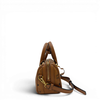 https://cdn.shopify.com/s/files/1/0564/9376/8855/files/MCM_Handtasche_Mini_Boston_mit_Umhangegurt_visetos_braun_3.webp?v=1783514276
