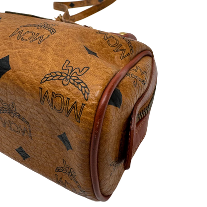 https://cdn.shopify.com/s/files/1/0564/9376/8855/files/MCM_Handtasche_Mini_Boston_mit_Umhangegurt_visetos_braun_7_e3f2b34a-7352-4fdd-96d2-533006760a79.webp?v=1784245890