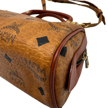 https://cdn.shopify.com/s/files/1/0564/9376/8855/files/MCM_Handtasche_Mini_Boston_mit_Umhangegurt_visetos_braun_9_088e8cc3-1b9a-47ae-b967-d3ad372d603e.webp?v=1784245890
