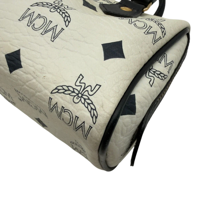 https://cdn.shopify.com/s/files/1/0564/9376/8855/files/MCM_Handtasche_Mini_Boston_mit_Umhangegurt_visetos_weiss_vintage8333.webp?v=1780408946