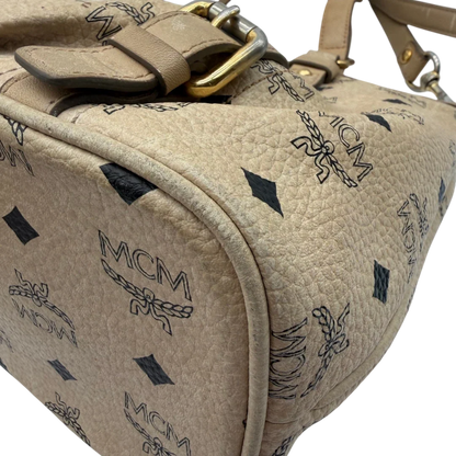 https://cdn.shopify.com/s/files/1/0564/9376/8855/files/MCM_Handtasche_mit_Umhangegurt_visetos_beige_11.webp?v=1784795876