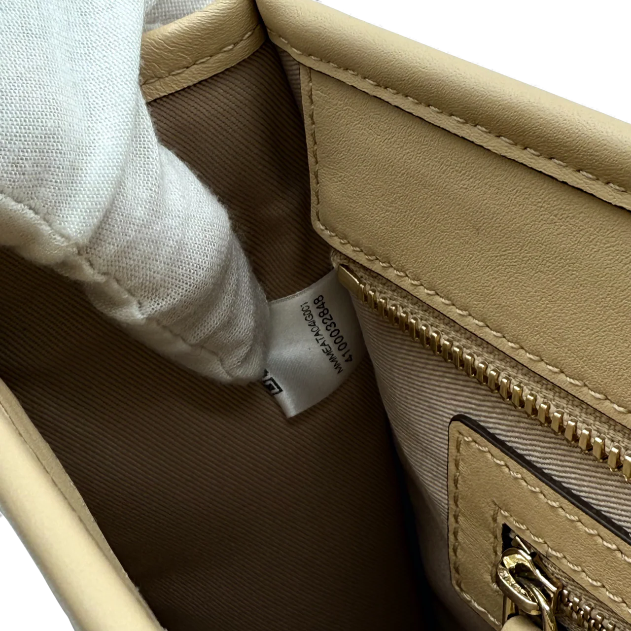https://cdn.shopify.com/s/files/1/0564/9376/8855/files/MCM_Messenger_Tasche_Aren_in_Visetos_beige_vintage_bag4472.webp?v=1764858167
