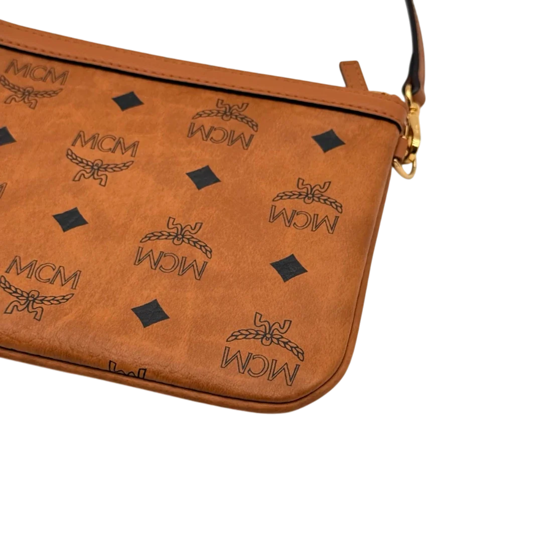 https://cdn.shopify.com/s/files/1/0564/9376/8855/files/MCM_Pochette_small_visetos_braun_6.webp?v=1784804533