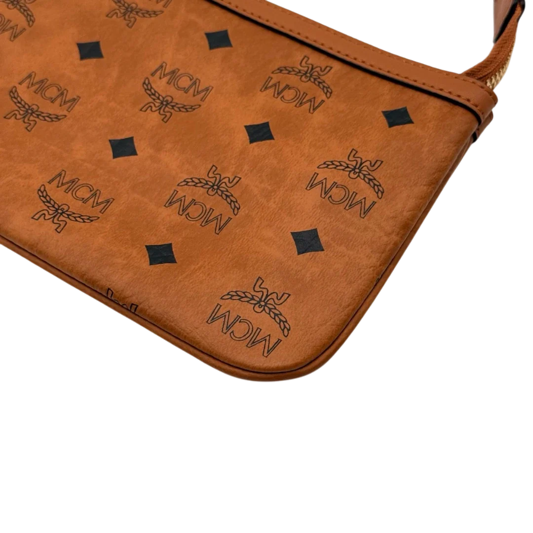 https://cdn.shopify.com/s/files/1/0564/9376/8855/files/MCM_Pochette_small_visetos_braun_8.webp?v=1784804534