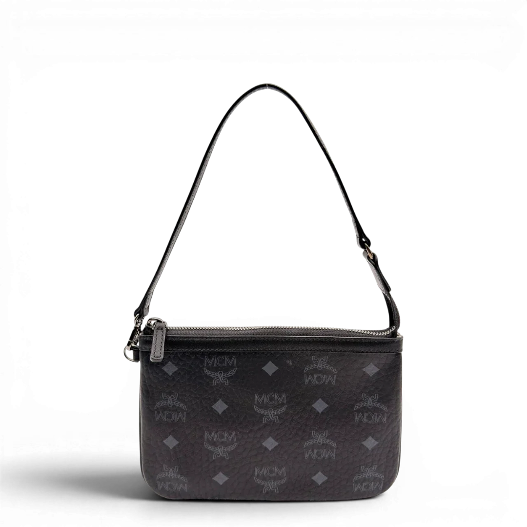 https://cdn.shopify.com/s/files/1/0564/9376/8855/files/MCM_Pochette_small_visetos_schwarz_3.webp?v=1784801019