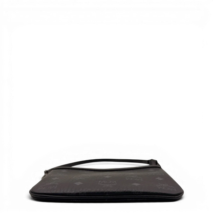 https://cdn.shopify.com/s/files/1/0564/9376/8855/files/MCM_Pochette_small_visetos_schwarz_7.webp?v=1784801019