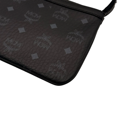 https://cdn.shopify.com/s/files/1/0564/9376/8855/files/MCM_Pochette_small_visetos_schwarz_8.webp?v=1784801019