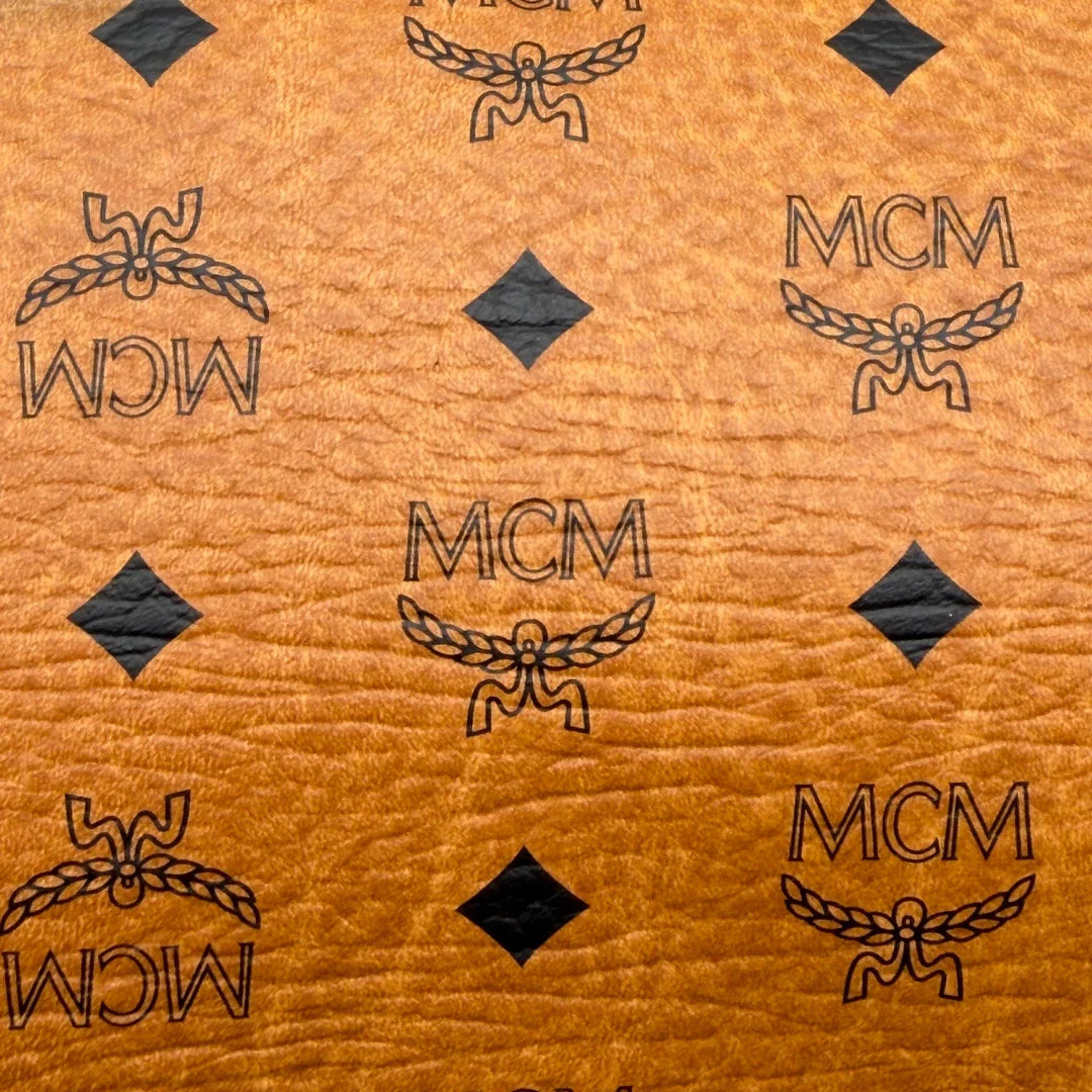 https://cdn.shopify.com/s/files/1/0564/9376/8855/files/MCM_Pochette_visetos_braun_12.webp?v=1781855351