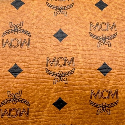 https://cdn.shopify.com/s/files/1/0564/9376/8855/files/MCM_Pochette_visetos_braun_12.webp?v=1781855351