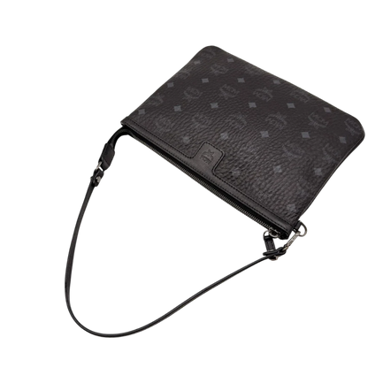 https://cdn.shopify.com/s/files/1/0564/9376/8855/files/MCM_Pochette_visetos_schwarz_11_d54d9da6-1c44-4c75-926c-c5f09e8e338d.webp?v=1784804648