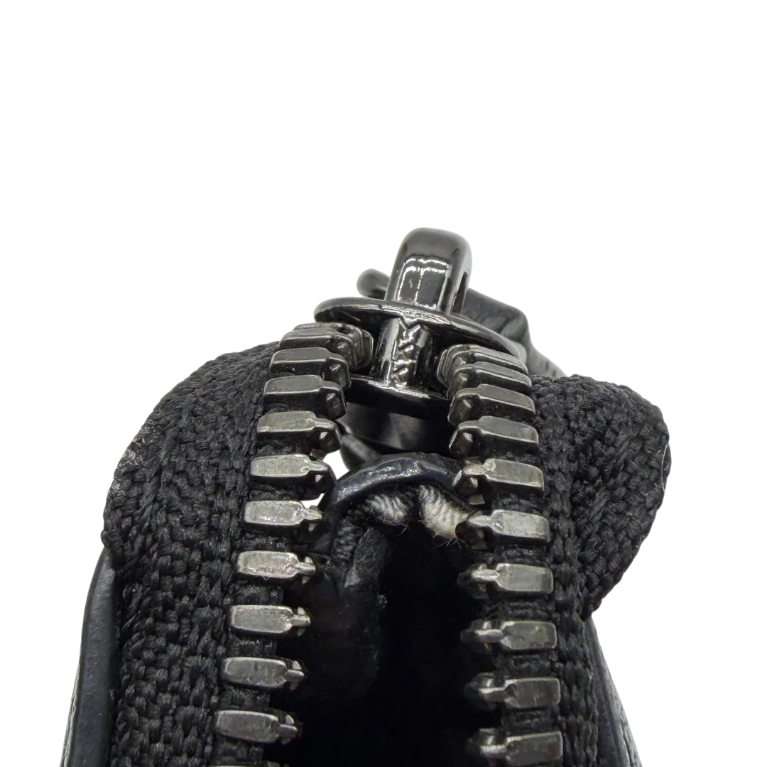 https://cdn.shopify.com/s/files/1/0564/9376/8855/files/MCM_Pochette_visetos_schwarz_13.webp?v=1781855869