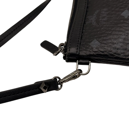 https://cdn.shopify.com/s/files/1/0564/9376/8855/files/MCM_Pochette_visetos_schwarz_14_cbe78bf3-a330-4c90-83a9-e09805b92acc.webp?v=1784804648