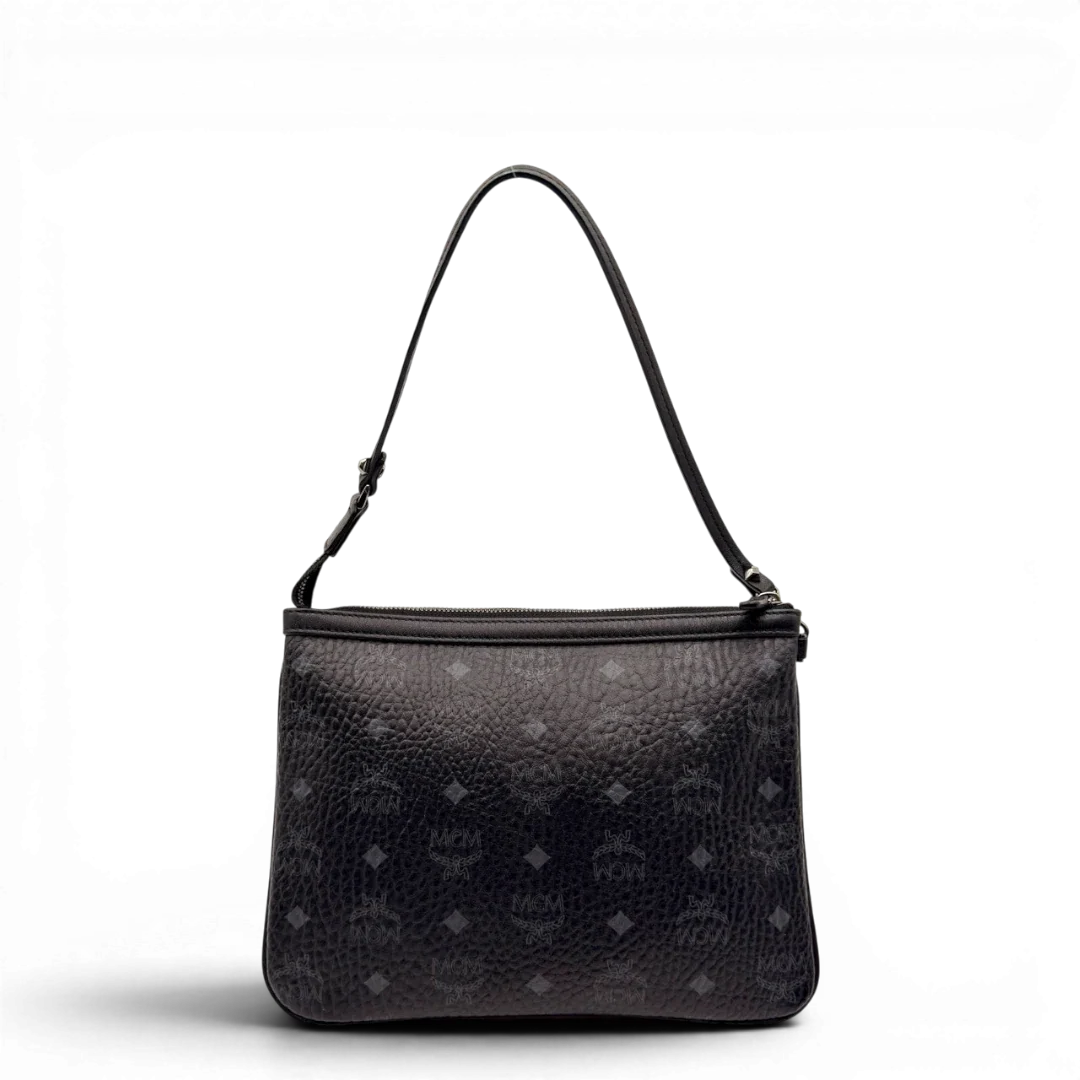 https://cdn.shopify.com/s/files/1/0564/9376/8855/files/MCM_Pochette_visetos_schwarz_2_c4f69125-a43a-4b1f-b5dd-70700538bc22.webp?v=1784804648