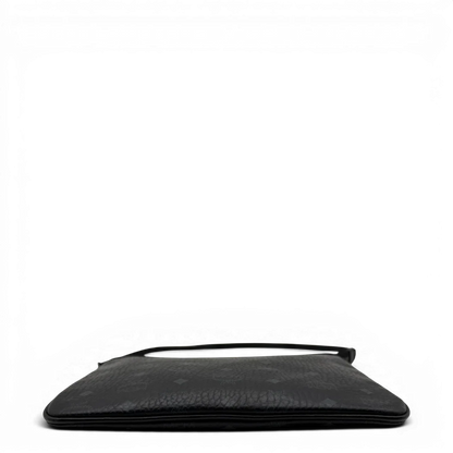 https://cdn.shopify.com/s/files/1/0564/9376/8855/files/MCM_Pochette_visetos_schwarz_5.webp?v=1781855868