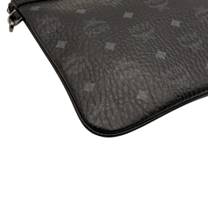 https://cdn.shopify.com/s/files/1/0564/9376/8855/files/MCM_Pochette_visetos_schwarz_7_5213ade3-da7c-4130-8228-0fb05dce180f.webp?v=1784804648