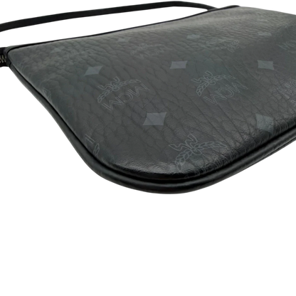 https://cdn.shopify.com/s/files/1/0564/9376/8855/files/MCM_Pochette_visetos_schwarz_8.webp?v=1781855869