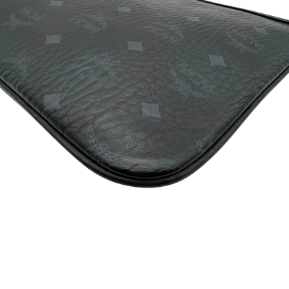 https://cdn.shopify.com/s/files/1/0564/9376/8855/files/MCM_Pochette_visetos_schwarz_9.webp?v=1781855869