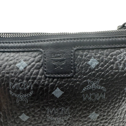 https://cdn.shopify.com/s/files/1/0564/9376/8855/files/MCM_Pochette_visetos_schwarz_vintage1799.webp?v=1779406676