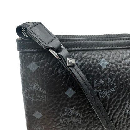 https://cdn.shopify.com/s/files/1/0564/9376/8855/files/MCM_Pochette_visetos_schwarz_vintage1801.webp?v=1779406676