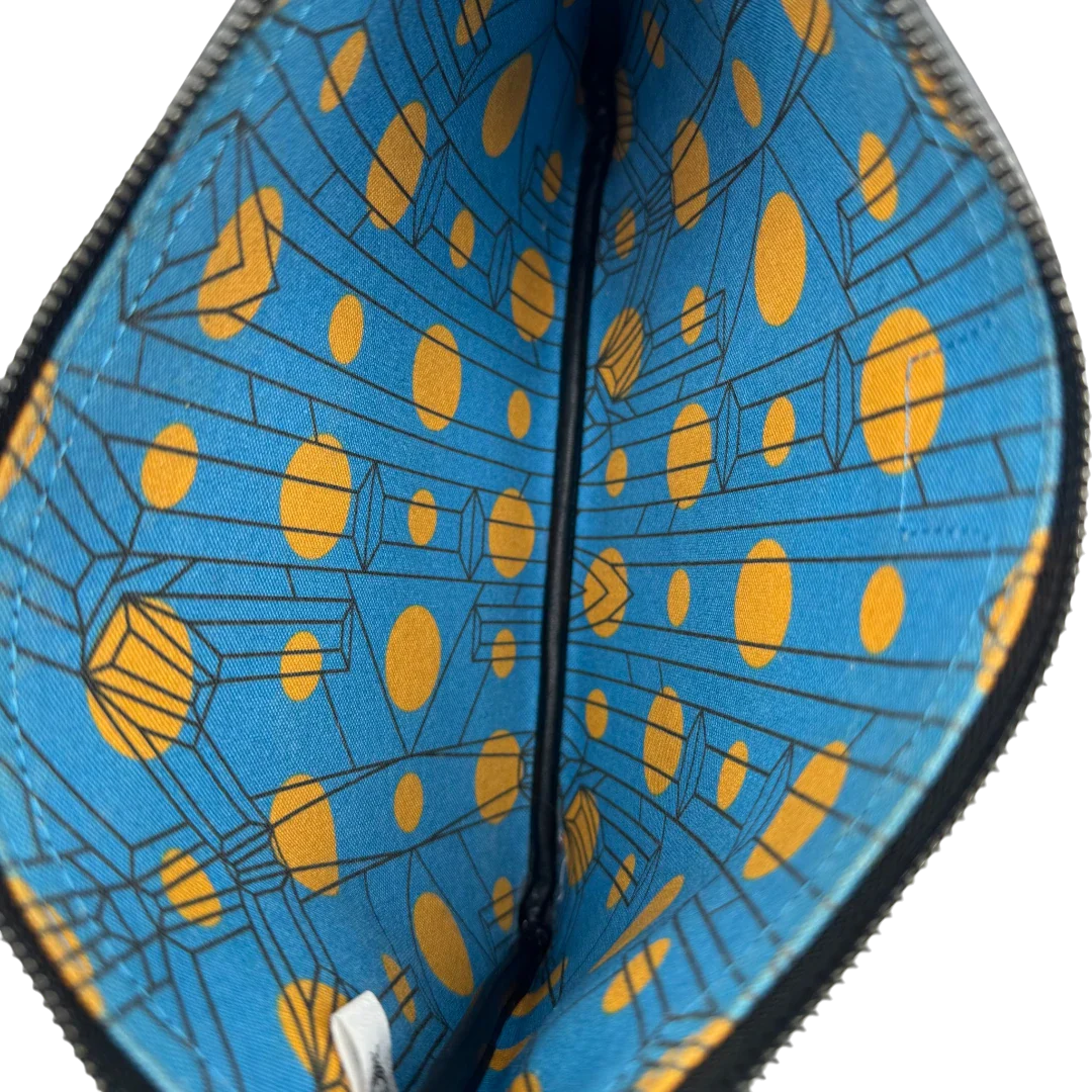 https://cdn.shopify.com/s/files/1/0564/9376/8855/files/MCM_Pochette_visetos_schwarz_vintage1803.webp?v=1779406676