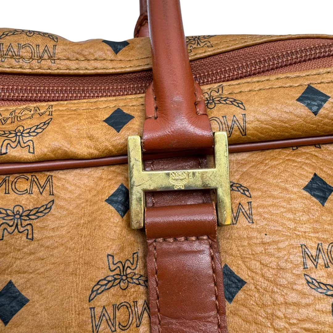 https://cdn.shopify.com/s/files/1/0564/9376/8855/files/MCM_Reisetasche_55_vintage_mit_Schultergurt_visetos_braun_16.webp?v=1784125618
