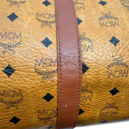 https://cdn.shopify.com/s/files/1/0564/9376/8855/files/MCM_Reisetasche_55_vintage_mit_Schultergurt_visetos_braun_18.webp?v=1784125617