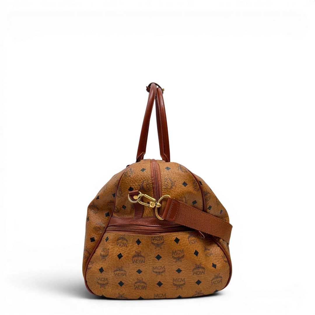 https://cdn.shopify.com/s/files/1/0564/9376/8855/files/MCM_Reisetasche_55_vintage_mit_Schultergurt_visetos_braun_2.webp?v=1784125617