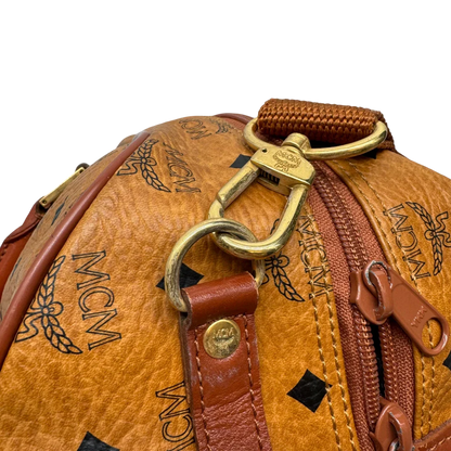 https://cdn.shopify.com/s/files/1/0564/9376/8855/files/MCM_Reisetasche_55_vintage_mit_Schultergurt_visetos_braun_25.webp?v=1784125617