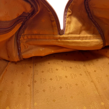 https://cdn.shopify.com/s/files/1/0564/9376/8855/files/MCM_Reisetasche_55_vintage_mit_Schultergurt_visetos_braun_30.webp?v=1784125617