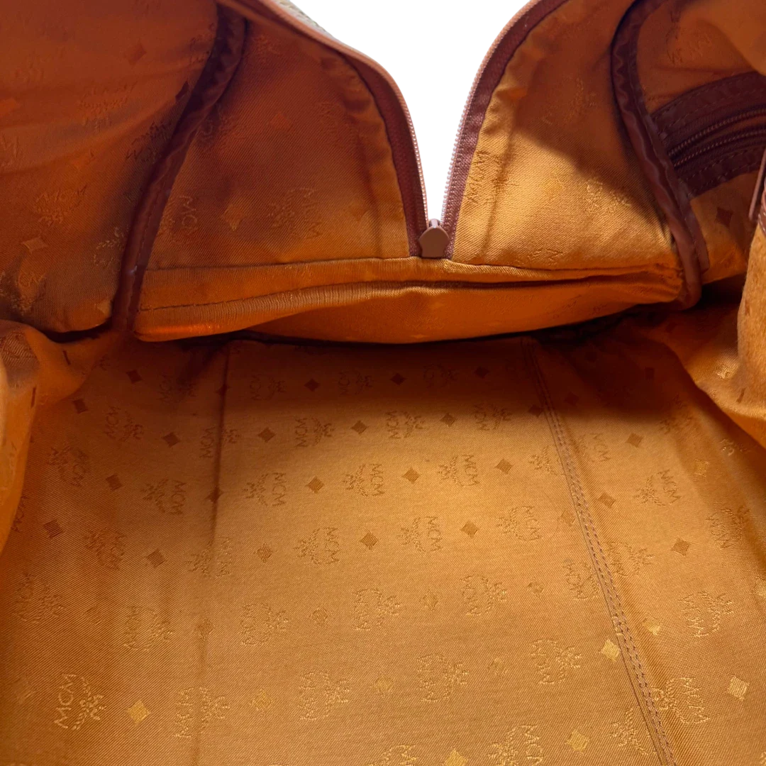 https://cdn.shopify.com/s/files/1/0564/9376/8855/files/MCM_Reisetasche_55_vintage_mit_Schultergurt_visetos_braun_31.webp?v=1784125617