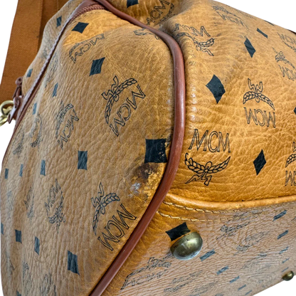 https://cdn.shopify.com/s/files/1/0564/9376/8855/files/MCM_Reisetasche_55_vintage_mit_Schultergurt_visetos_braun_8.webp?v=1784125618