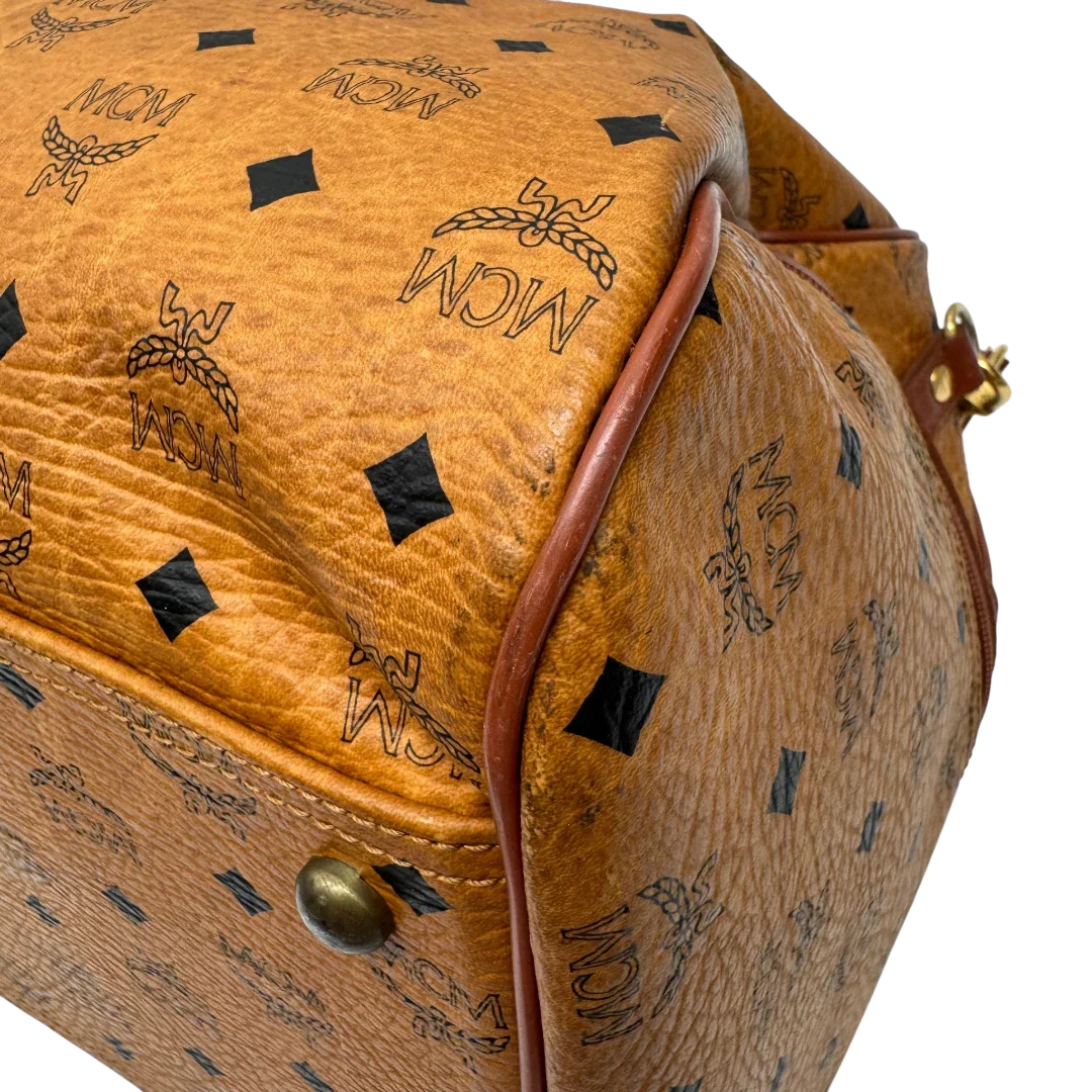 https://cdn.shopify.com/s/files/1/0564/9376/8855/files/MCM_Reisetasche_55_vintage_mit_Schultergurt_visetos_braun_9.webp?v=1784125617