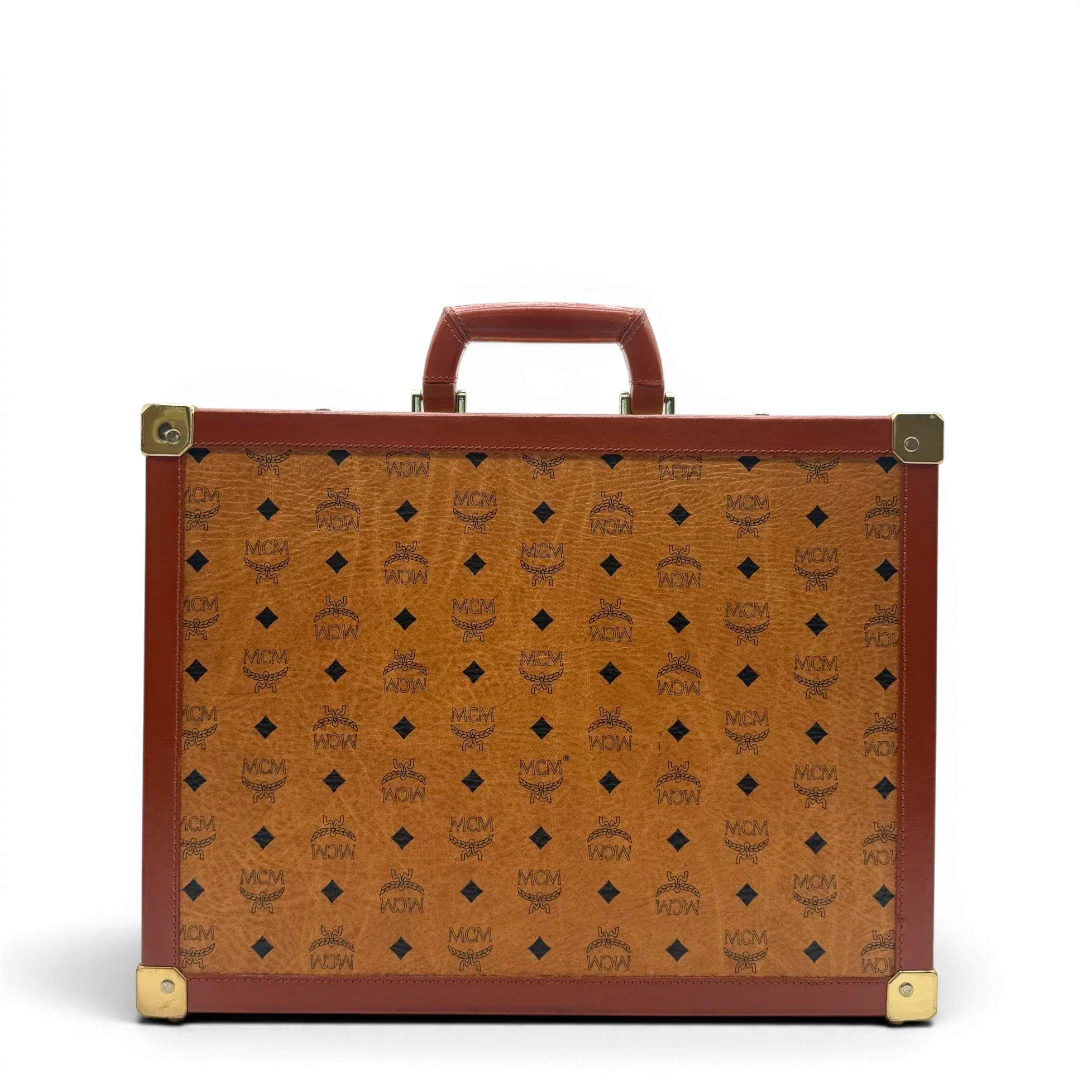 https://cdn.shopify.com/s/files/1/0564/9376/8855/files/MCM_Reisetasche_Gross_vintage5653.webp?v=1777465423