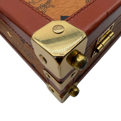 https://cdn.shopify.com/s/files/1/0564/9376/8855/files/MCM_Reisetasche_Gross_vintage5659.webp?v=1777465423