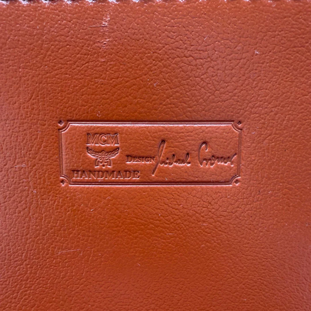 https://cdn.shopify.com/s/files/1/0564/9376/8855/files/MCM_Reisetasche_Gross_vintage5670.webp?v=1777465423