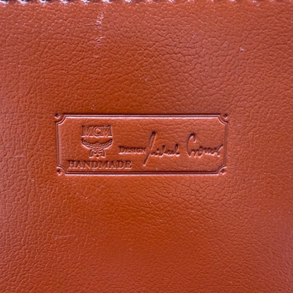 https://cdn.shopify.com/s/files/1/0564/9376/8855/files/MCM_Reisetasche_Gross_vintage5670.webp?v=1777465423