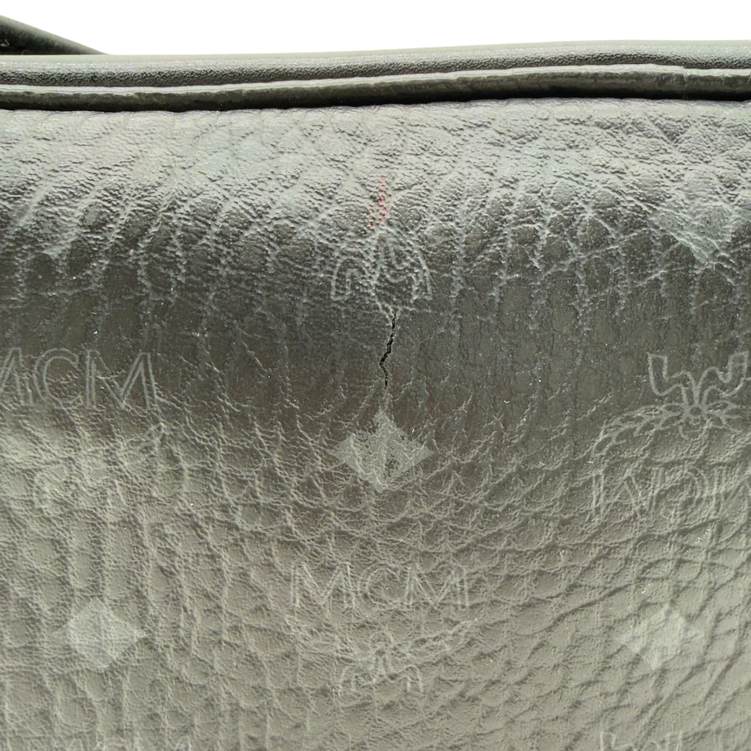 https://cdn.shopify.com/s/files/1/0564/9376/8855/files/MCM_Rucksack_Stark_large_mit_Nieten_visetos_schwarz_vintage8315.webp?v=1780408773