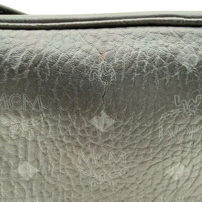 https://cdn.shopify.com/s/files/1/0564/9376/8855/files/MCM_Rucksack_Stark_large_mit_Nieten_visetos_schwarz_vintage8315.webp?v=1780408773