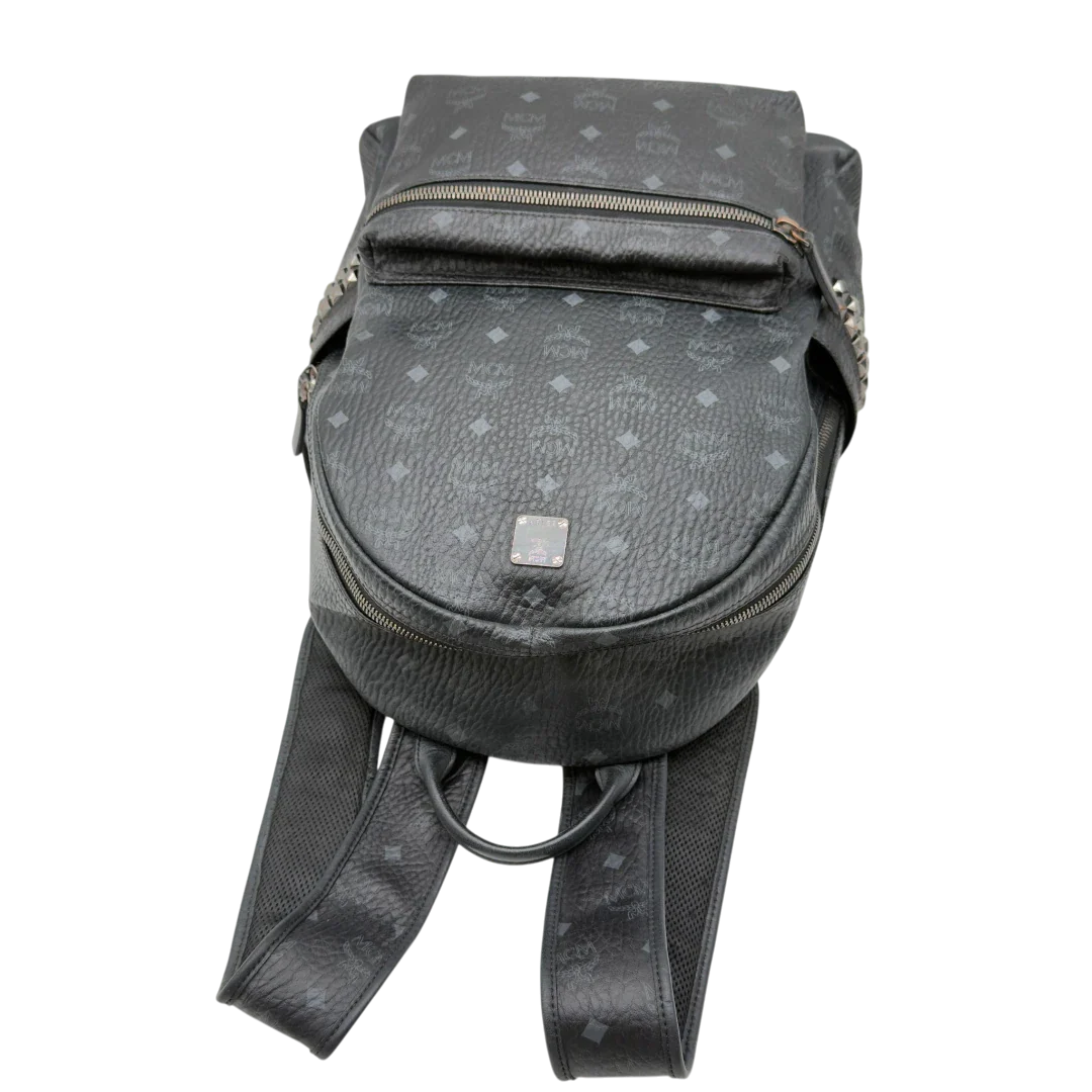 https://cdn.shopify.com/s/files/1/0564/9376/8855/files/MCM_Rucksack_Stark_large_mit_Nieten_visetos_schwarz_vintage8322.webp?v=1780408773