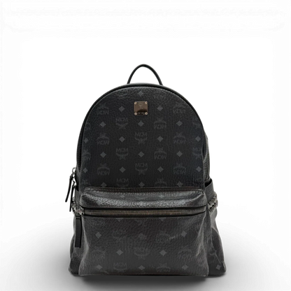 https://cdn.shopify.com/s/files/1/0564/9376/8855/files/MCM_Rucksack_Stark_large_visetos_schwarz_vintage2675.webp?v=1773325954