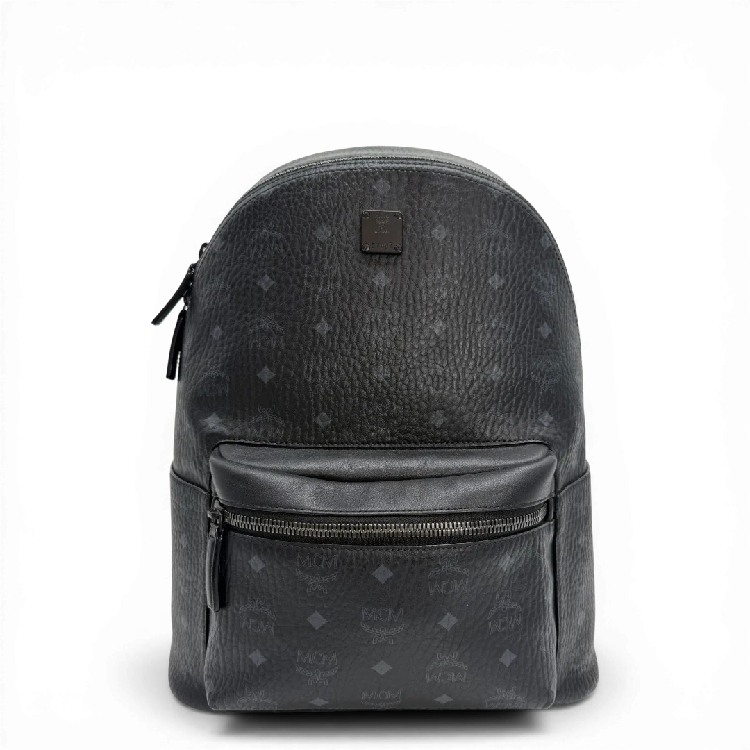 https://cdn.shopify.com/s/files/1/0564/9376/8855/files/MCM_Rucksack_Stark_large_visetos_schwarz_vintage33852.webp?v=1774404616