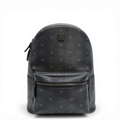 https://cdn.shopify.com/s/files/1/0564/9376/8855/files/MCM_Rucksack_Stark_large_visetos_schwarz_vintage33852.webp?v=1774404616