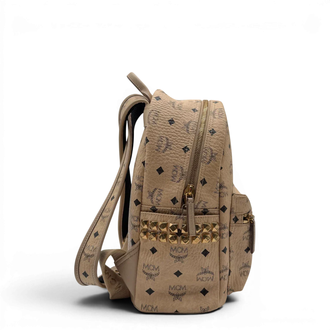 https://cdn.shopify.com/s/files/1/0564/9376/8855/files/MCM_Rucksack_Stark_medium_visetos_beige_vintage8394.webp?v=1781108985