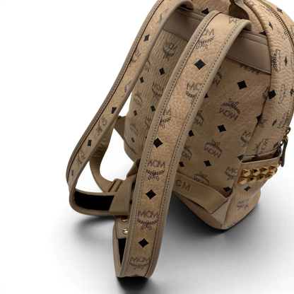 https://cdn.shopify.com/s/files/1/0564/9376/8855/files/MCM_Rucksack_Stark_medium_visetos_beige_vintage8400.webp?v=1781108985