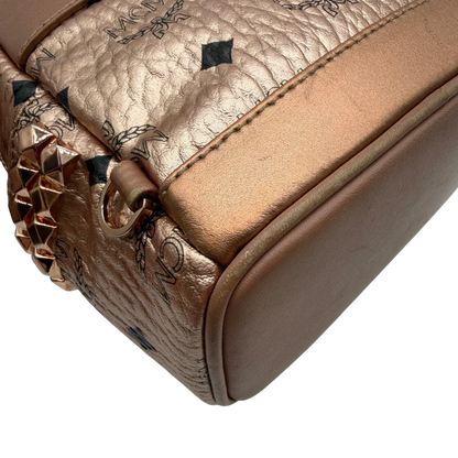 https://cdn.shopify.com/s/files/1/0564/9376/8855/files/MCM_Rucksack_Stark_mini_visetos_rosegold_7.webp?v=1781855457