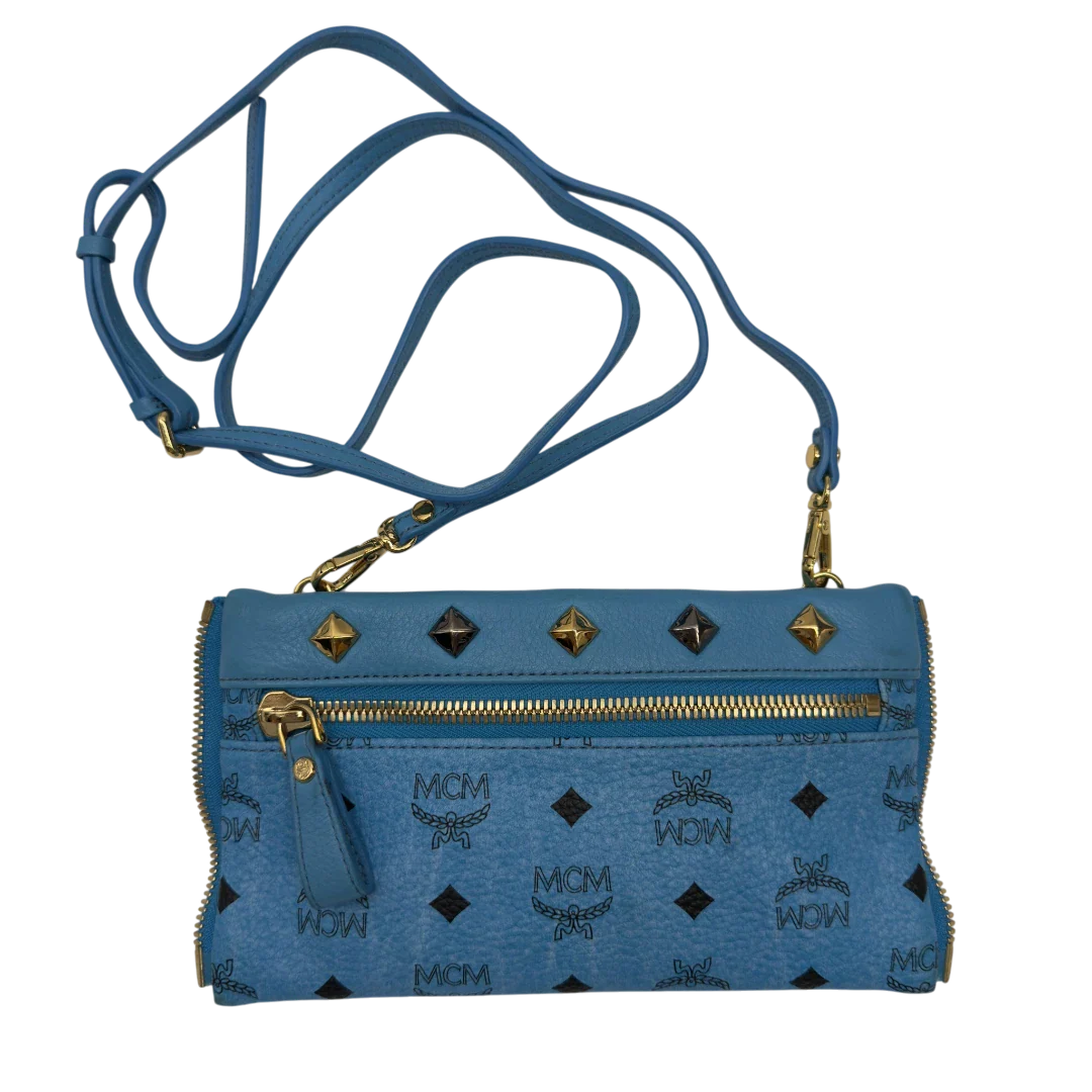 https://cdn.shopify.com/s/files/1/0564/9376/8855/files/MCM_Rucksack_Stark_mit_Nieten_medium_visetos_Munich_Blue_20.webp?v=1783514032