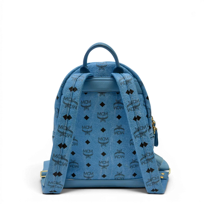 https://cdn.shopify.com/s/files/1/0564/9376/8855/files/MCM_Rucksack_Stark_mit_Nieten_medium_visetos_Munich_Blue_4.webp?v=1783514032
