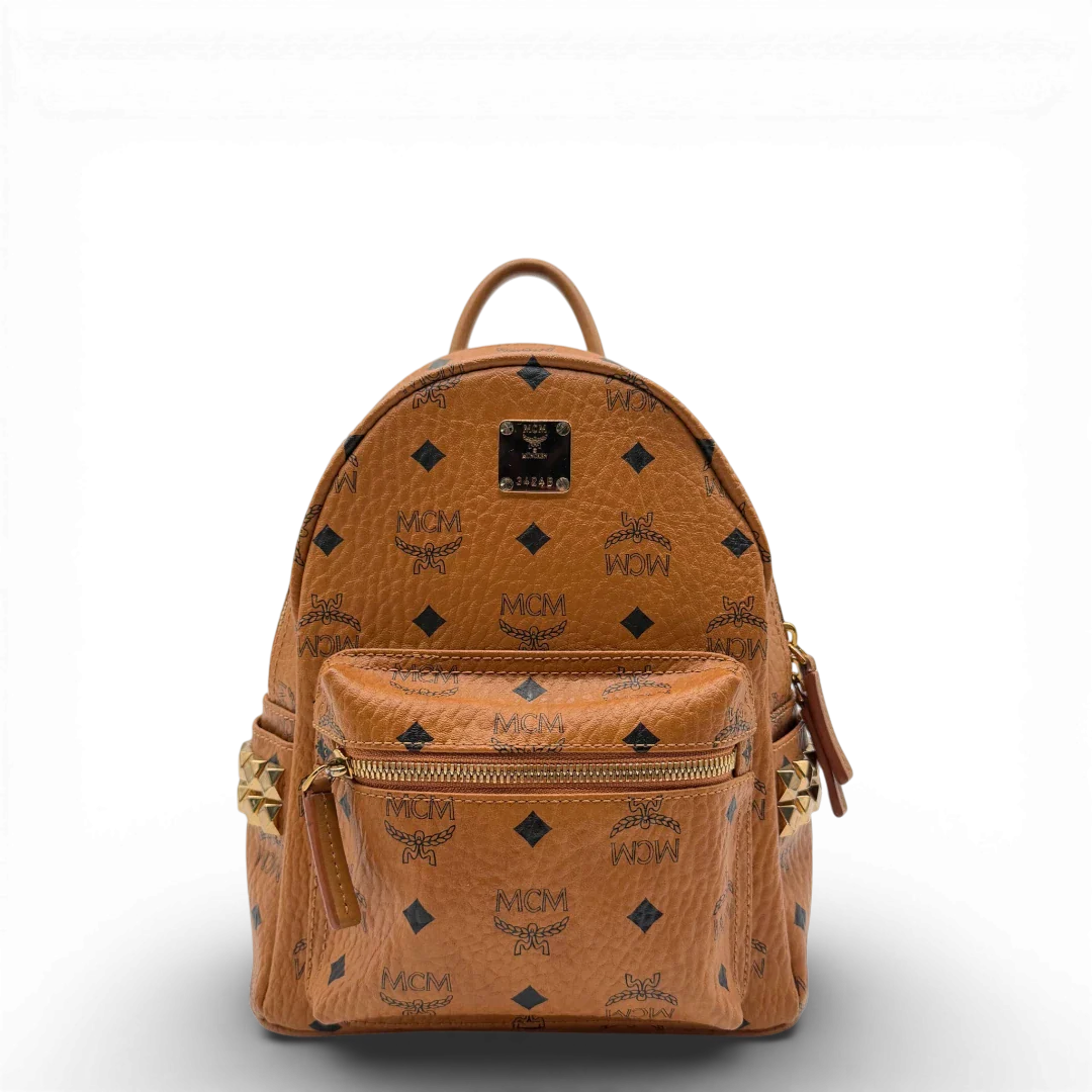 https://cdn.shopify.com/s/files/1/0564/9376/8855/files/MCM_Rucksack_Stark_small_visetos_braun_vintage2287.webp?v=1773325800